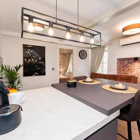 Dc II Downtown Apartment Rovinj Exteriör bild